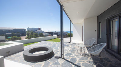 Top Class Accommodation 100m from Main Beach
